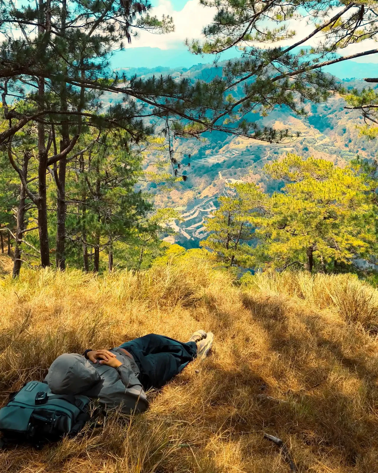 WELLNESS-Before-You-Go-Full-Mountain-Man-Learn-What-to-Pack-for-Your-First-Hike-Supporting-2