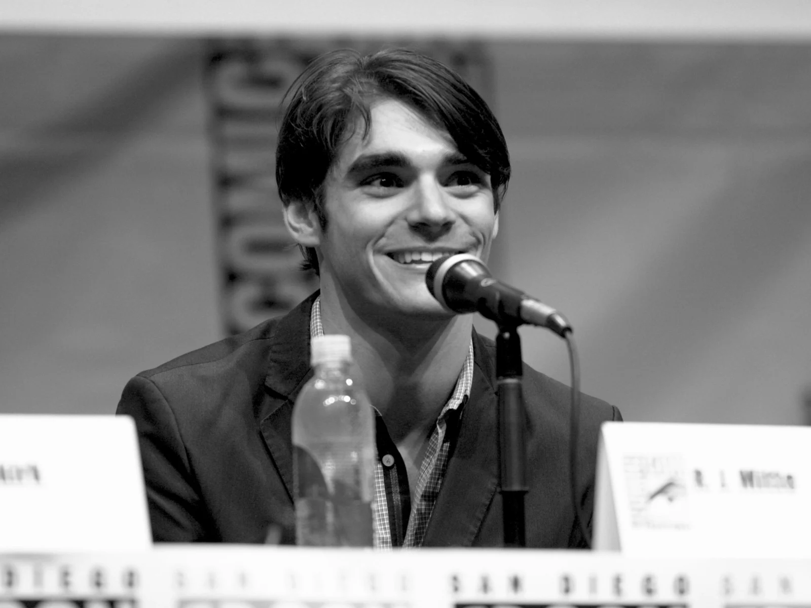 RJ Mitte - Semi Square